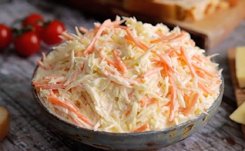 Удивительный капустный салат, который спасет любое застолье