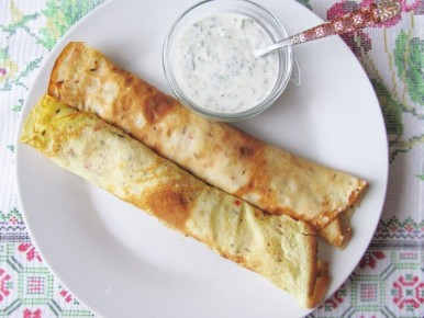 Восторг на тарелке: острые блины с мясной начинкой