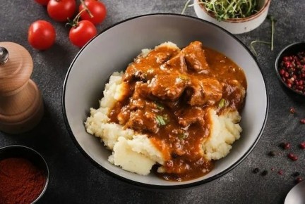 Гуляш с картофельным пюре: идеальное блюдо для обеда