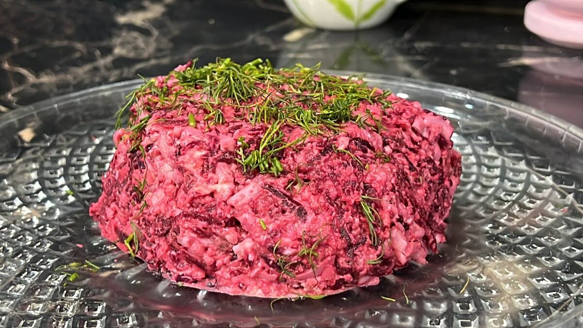 Нежный салат со свеклой для любого стола