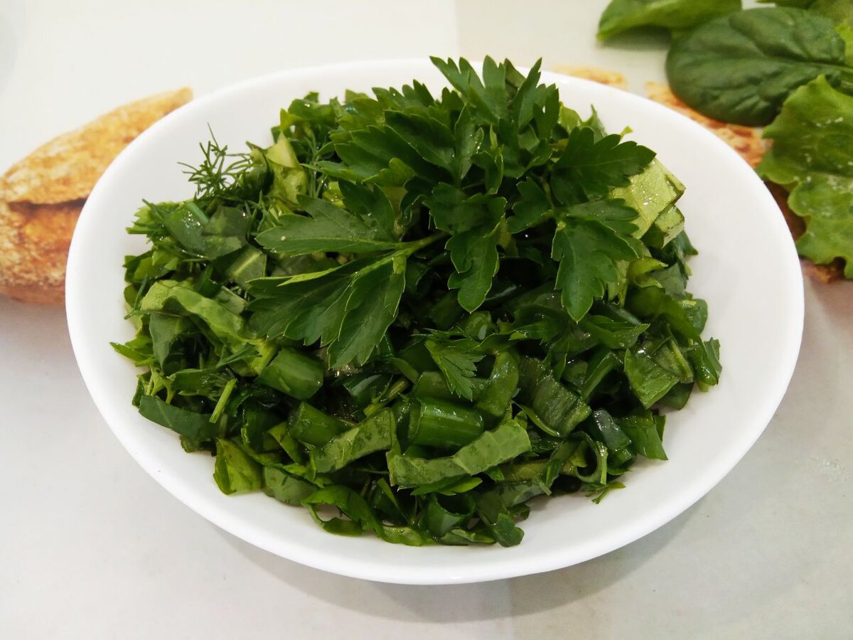 Салат из свежей зелени: легкость и вкус на вашем столе