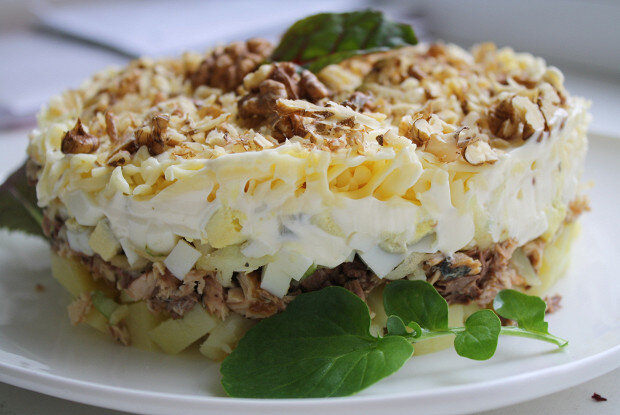 Нежный салат «Мильфей» с рыбой и картошкой: простой и вкусный рецепт