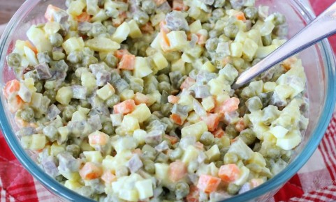 Новый взгляд на Оливье: необычные ингредиенты для праздничного стола