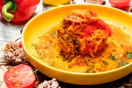 Праздничное наслаждение: как приготовить фаршированные перцы в томатном соусе