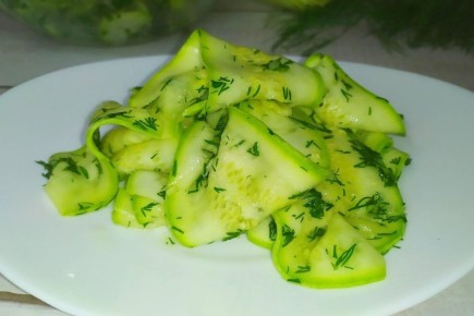 Маринованные кабачки за полчаса: вкусно и просто