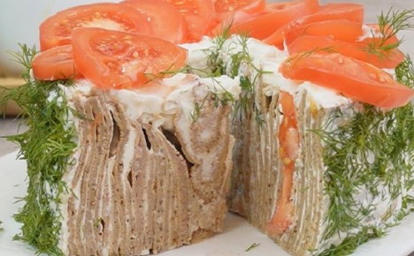 Закусочный торт из блинов с печенью: как удивить гостей на праздничном столе