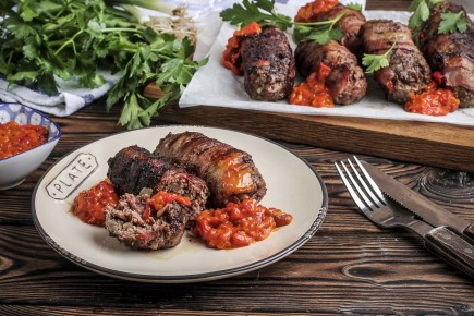 Универсальный рецепт балканских чевапчичей в беконе