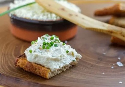 Вкусный паштет из яиц и лука: простой рецепт на каждый день
