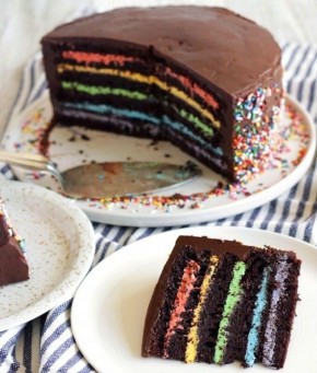 Создайте волшебство с шоколадным тортом «Радуга»