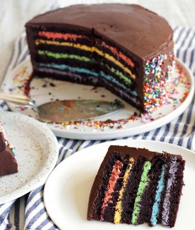 Создайте волшебство с шоколадным тортом «Радуга»