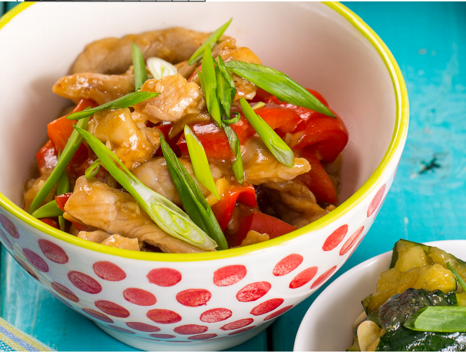 Вкусные мгновения: свинина в остром соусе с хрустящими огурцами