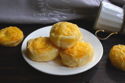 Сырные закусочные булочки на кефире: идеальный пляжный перекус