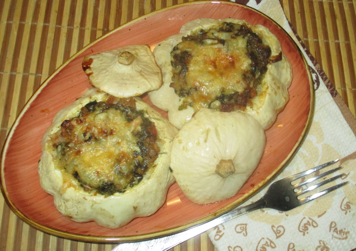 Сочные патиссоны с мясом и рисом под сырной корочкой