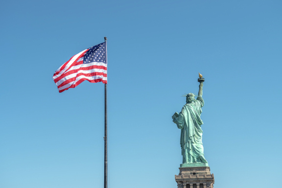 Необычное падение: американские бобслеисты потеряли контроль на Кубке мира