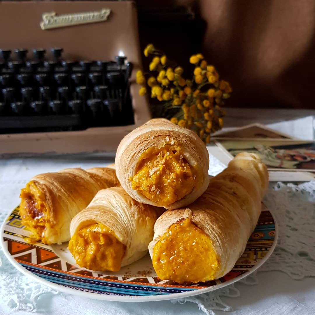 Слоеные трубочки с тыквенным кремом