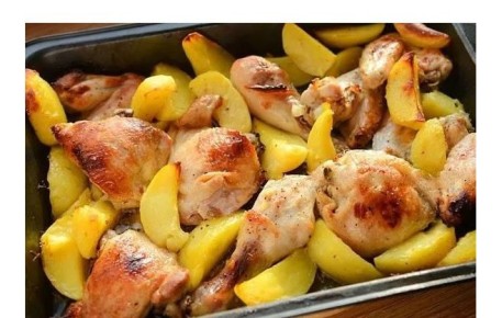 Сытное блюдо для вечера: курица с картошкой для всей семьи
