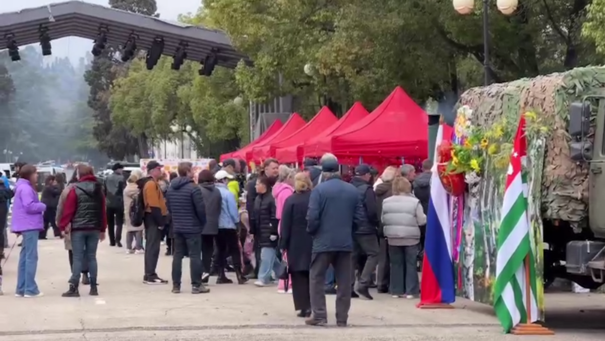 Сухум встречает Масленицу: праздники на площади театра