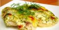Запеченная рыба под сметанным соусом: простое и вкусное блюдо