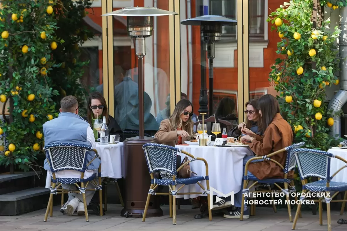 Сезон летних веранд кафе и ресторанов стартовал в Москве
