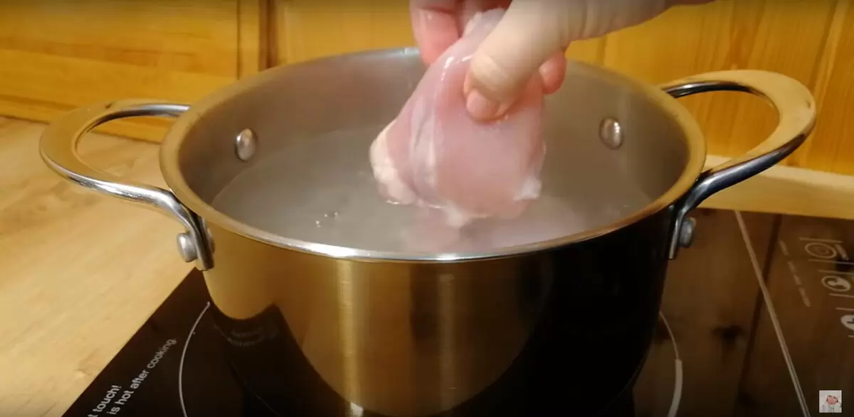 Салат 'Бандерас': Как готовить шедевр на праздничный стол