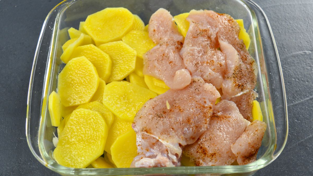 Удивительный рецепт курицы с картофелем, который понравится всей семье