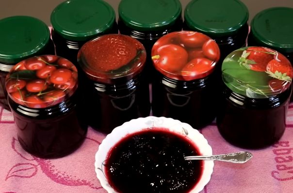 Натуральные витамины на зиму: три простых рецепта варенья из черной смородины