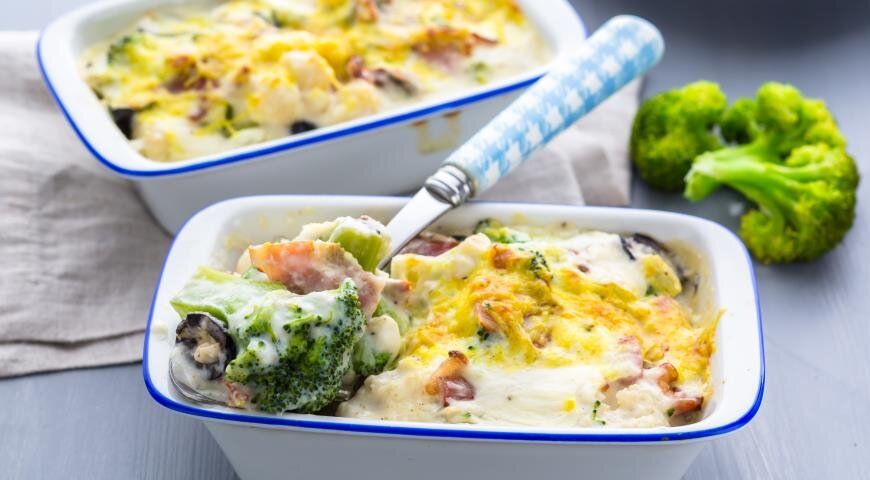 Сытная запеканка с брокколи и цветной капустой для семейного ужина
