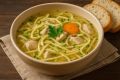 Классика домашней кухни: куриный суп с лапшой, как в детстве