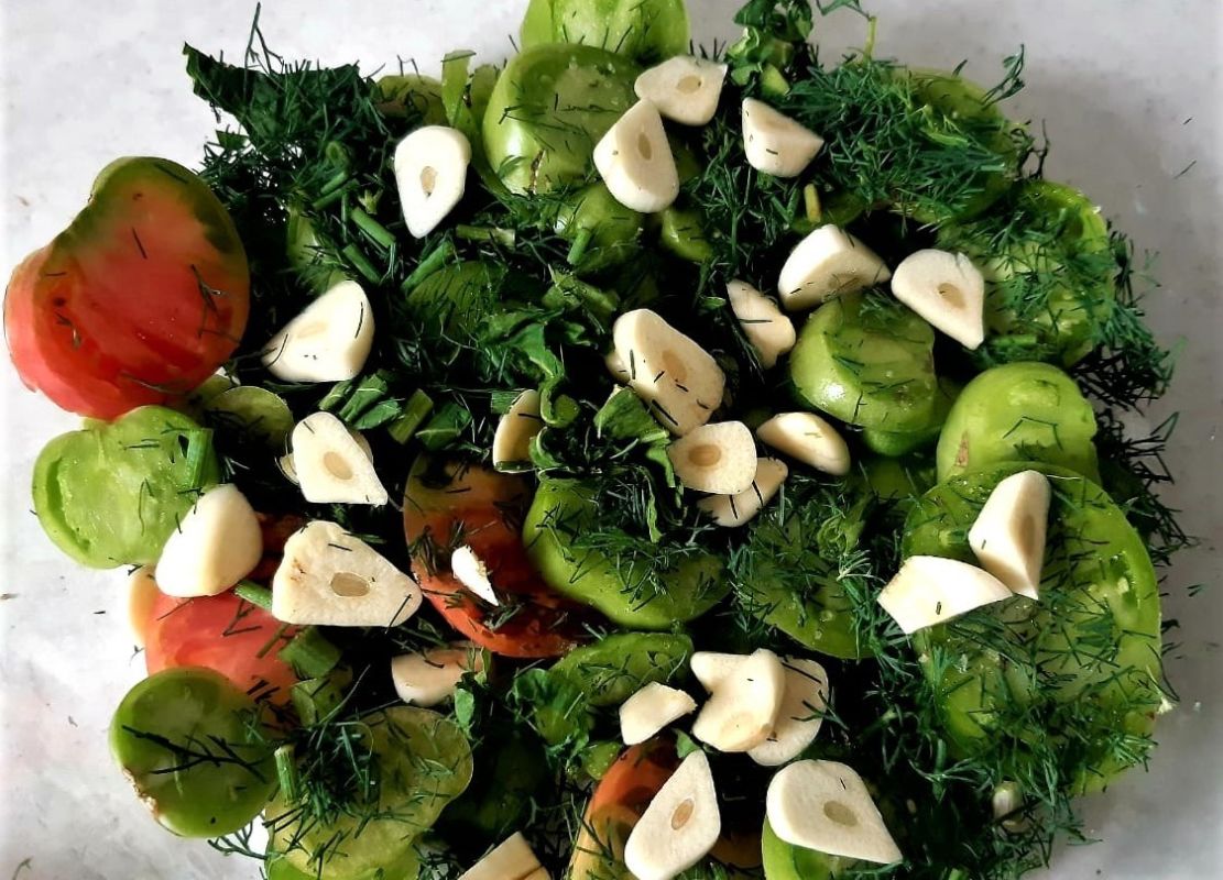 Засолка зеленых томатов: легкий и вкусный рецепт
